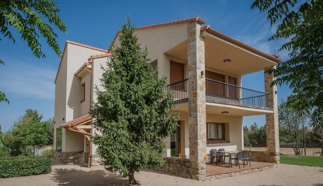 Rural House 'Rural Torrecaballeros' with Mountain View, Private Pool and Wi-Fi