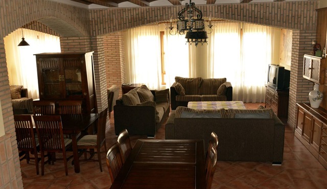 RURAL HOUSE VIEWS TO THE RIVER