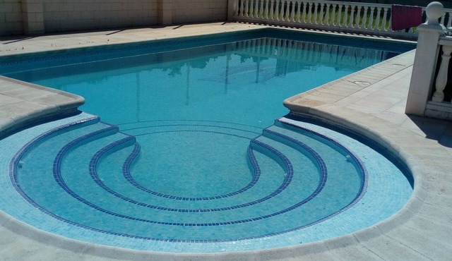 Rural house with swimming pool, garden and barbecue