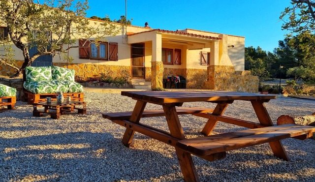 Rural house with views to the sea, the mountains and a lot of tranquility