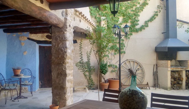 Rural house with barbecue next to Spanish Tuscany, the Matarraña region