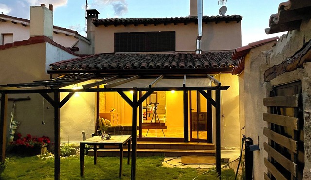 Rural house with fireplace and large aromatic garden - 20 min from Valladolid