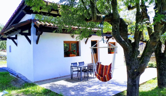Rural house with garden and terrace between two natural parks.