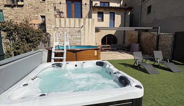 Rural House With Jacuzzi