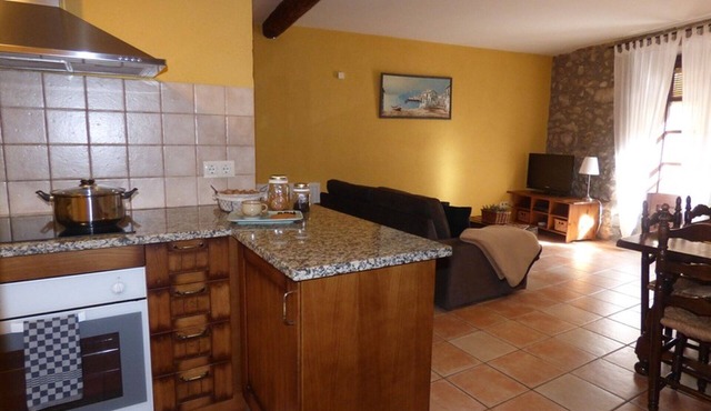 Rural house with pool and jacuzzi (Albera, Can Llobet)