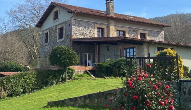 Rural house with swimming pool in Cantabria
