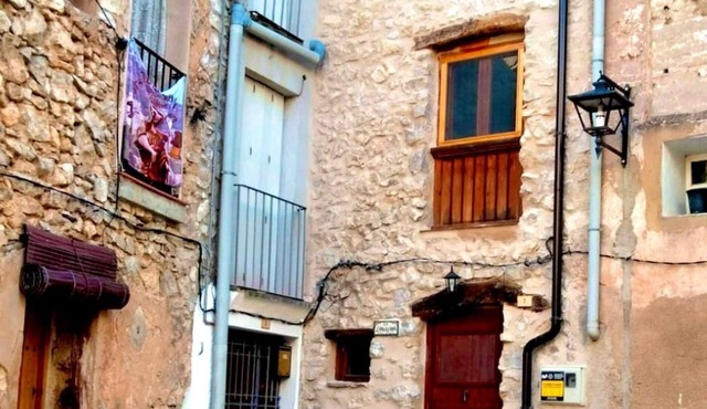 Rural House within Historical Medieval Town - Castle Miravet/Ebro River near!