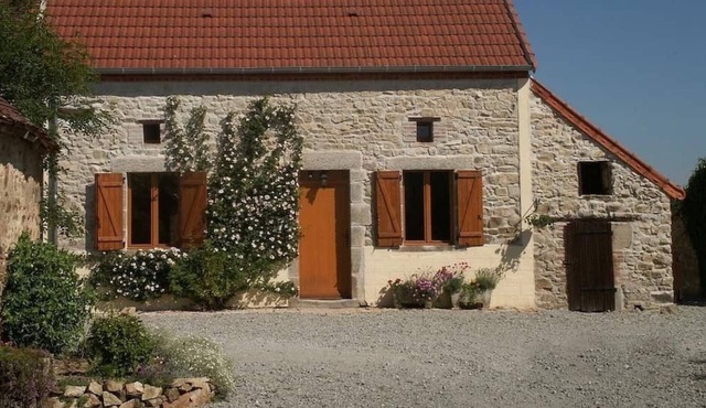 Rural idyll but only a short drive to towns