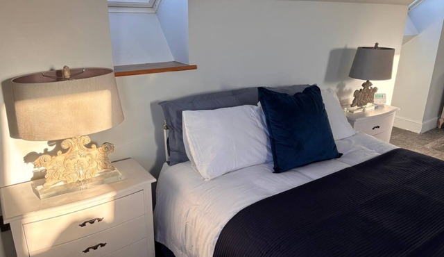 Rural Lake View Retreat, Free Parking