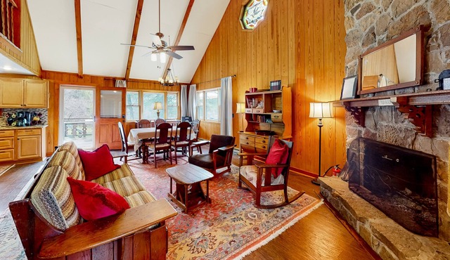 Rural lakefront cabin with mtn & lake views, firepit, kayaks, dogs OK