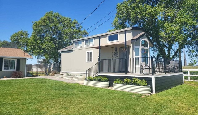 Rural Lincoln Tiny House - country feel with fast freeway access