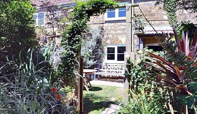 Rural location,on network of footpaths,close to country pub