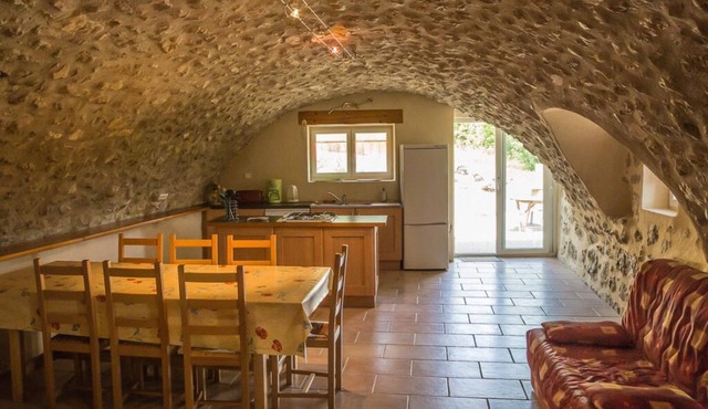 Rural lodging, isolated, in the heart of our apricot orchards