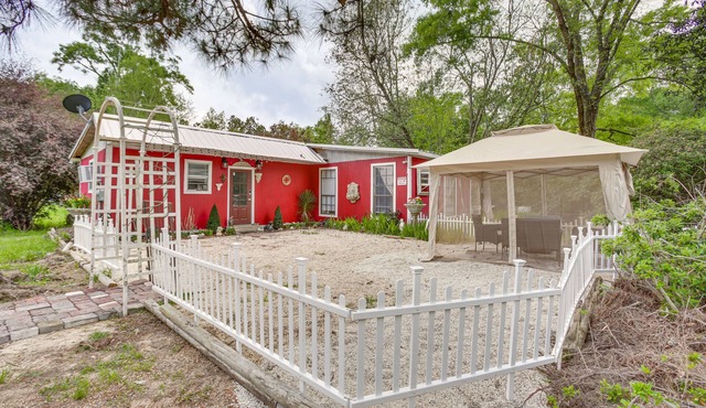 Rural Louisiana Vacation Rental w/Fire Pit!