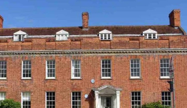 Rural Mansion in picturesque countryside 1 Hour from Central London.