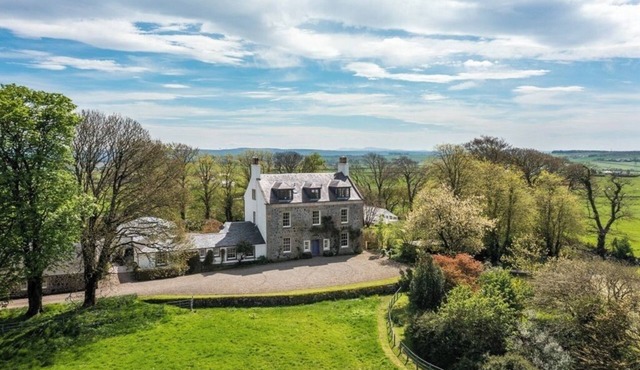 Rural Mansion Indoor Pool Tennis + Cottages, max 28 guests, near Troon/Prestwick