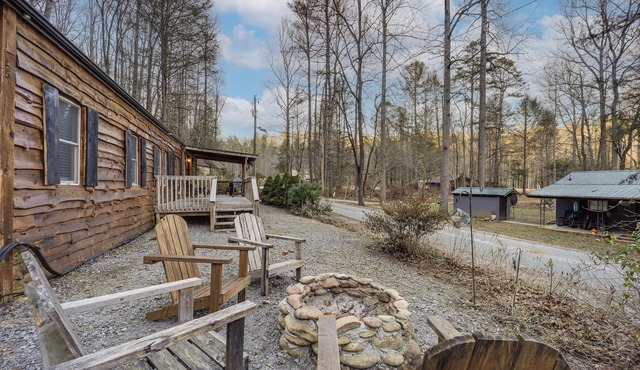 Rural Outdoor Oasis! Edgemont Cabin w/Fire Pit