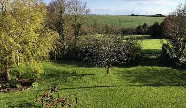 Rural peace close to 6 Roseland beaches, with log burner and summerhouse