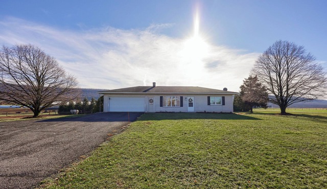 Rural, peaceful, sleeps 6, mountain views