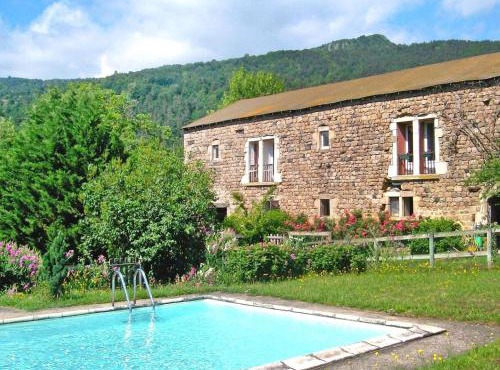 Rural Pool Retreat in the Hills