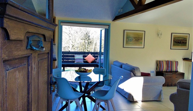 Rural Retreat with glorious views, I hour from London. 4* Gold Visit England