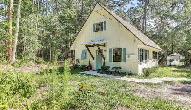 Rural Retreat! Florida Cottage w/Screened Patio