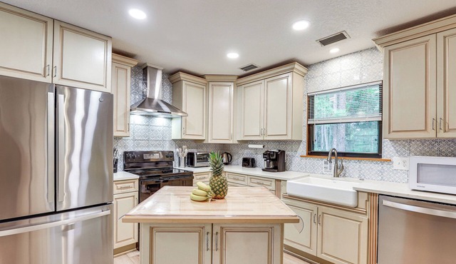 Rural Retreat! Florida Cottage w/Screened Patio