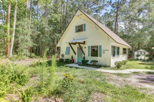 Rural Retreat! Florida Cottage with Screened Patio