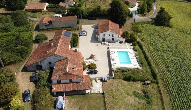 Rural retreat for 8 with amazing view, shared large pool and games barn