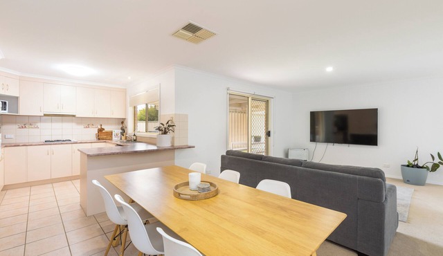 Rural Retreat-Spacious Pet Friendly Home