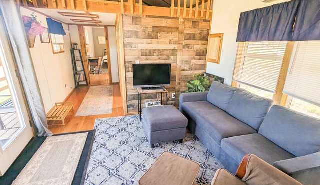 Rural Retreat Tiny Home Beautiful Colorado Views! Dog friendly.