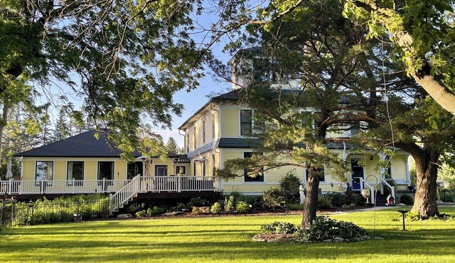 Rural retreat with a great location and modern amenities.