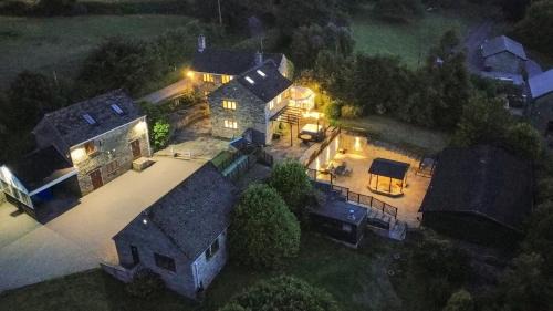 Rural Retreat with Hot Tub, Fire Pit & Games Room