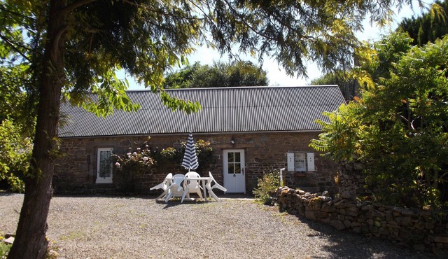 Rural Rustic Country Cottage near Le Mont St Michel, Dinan, Cancale and St Malo