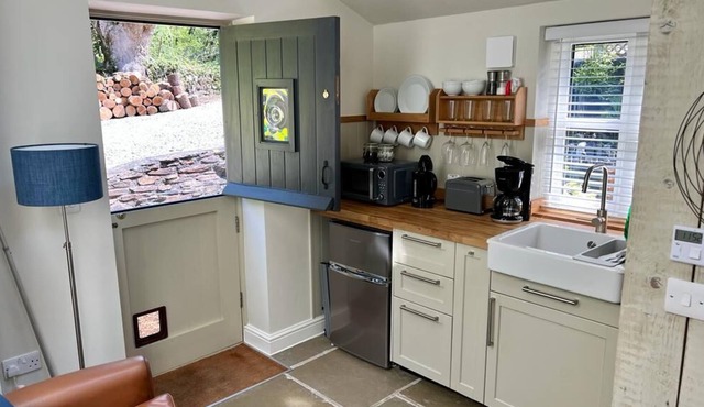 Rural self-contained annexe. Close to Dartmoor, Tamar River & historic towns