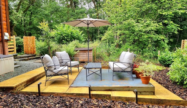 Rural Snowdonia Lodge with Log Burner and Sauna. Dogs allowed.