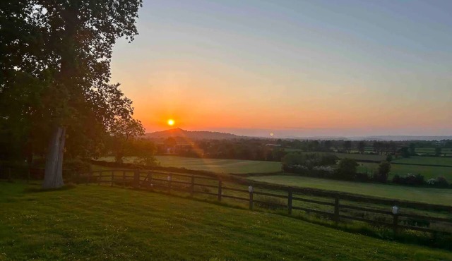 Rural Studio in spectacular location with views to Glastonbury Tor