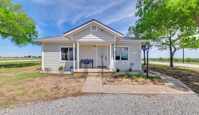 Rural Texas Retreat: Patio + Country Views!