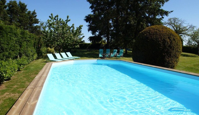 Rural Vendéen farmhouse with pool, fully renovated, located in a quiet hamlet.