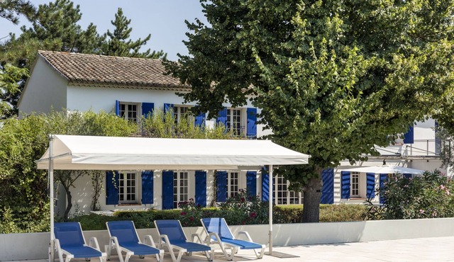 Rurally located, luxury Mas in Provence with spacious garden (3 ha) and swimming pool