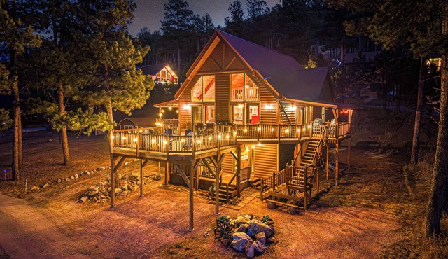 Rushmore Retreat - View of Mt Rushmore + Hot Tub + Game Room