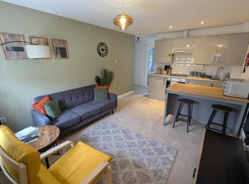 Ruskin Apartment - Free Parking - 2 Bedrooms - Sleeps 3