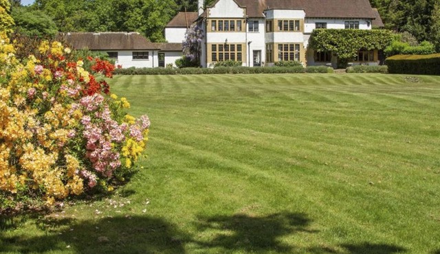 Ruskin Manor - Eight Bedroom Villa, Sleeps 15