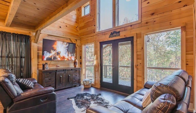 Rusko's treetop retreat w/Hot Tub & Nature Views