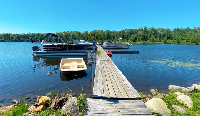 Russell Cove 3 - This cute cottage sits right on the water