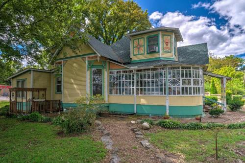 Russellville House w/Garden - Walk to Main Street