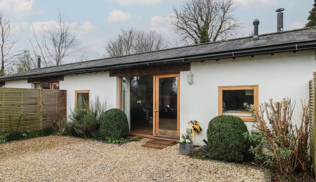 RUSSET, pet friendly, with open fire in Fordingbridge