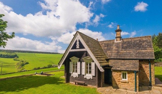 Russian Cottage/Chatsworth Estate