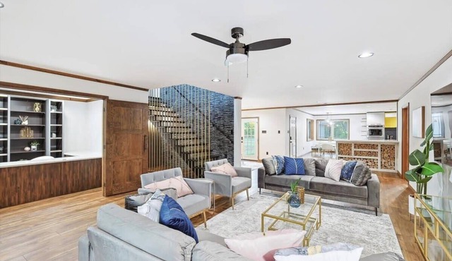 Russwood Acres Estate ft Gym, Cinema, Pool Table