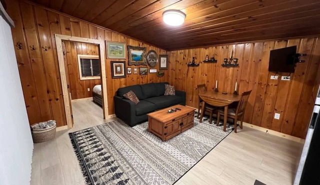 Rustic 1 bd, 1 ba Cabin at Waitts Lake Resort!